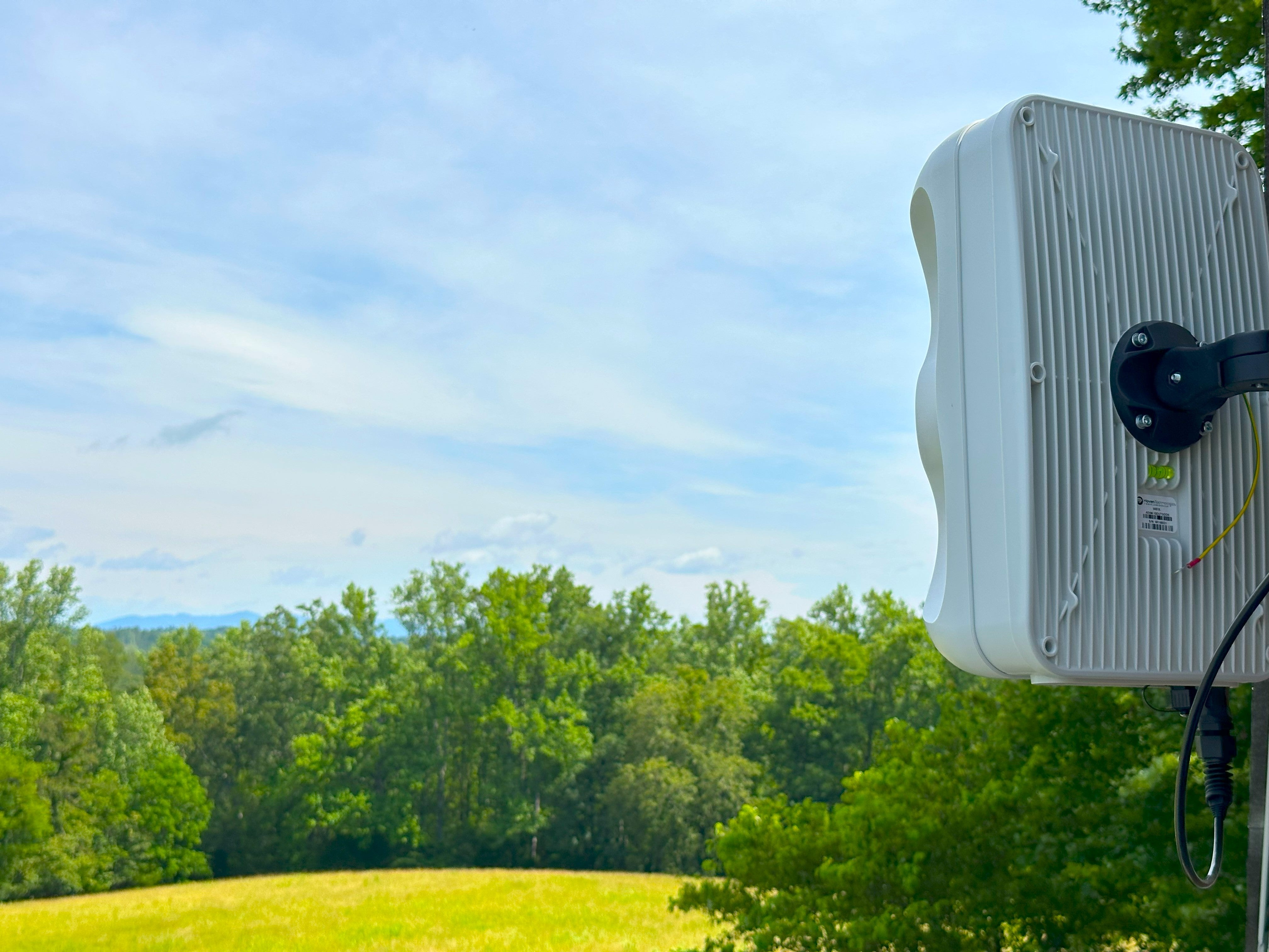 Antena InvisaGig QuadLink – Caja de antena PoE para exteriores – Sistema completo